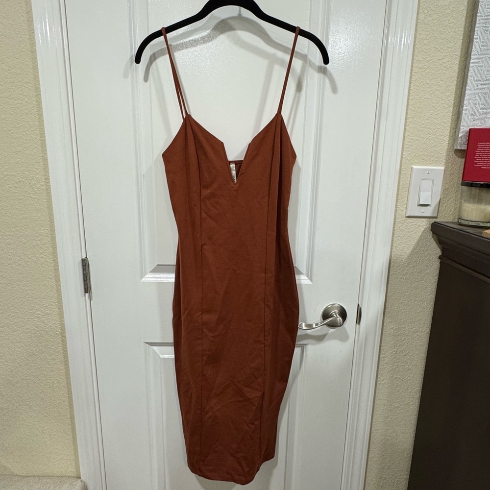 Elegant Spaghetti Strap Midi Dress in Rust